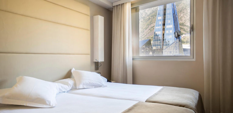Habitación twin con vistas a Caldea Hotel Mola Park