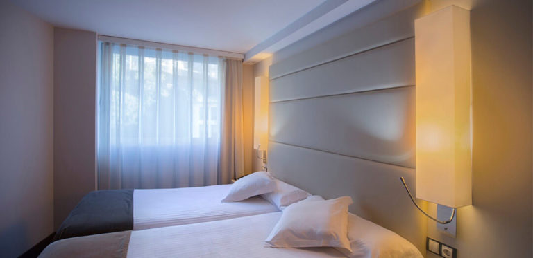 Habitación twin Hotel Yomo Mola Park