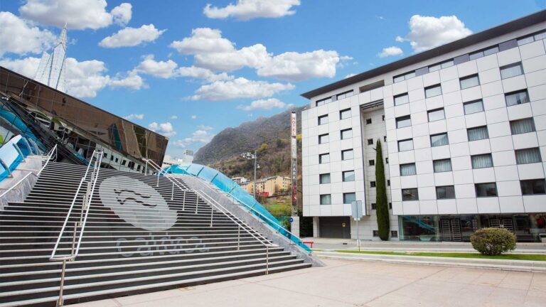 Exterior Hotel Yomo Mola park al lado de Caldea