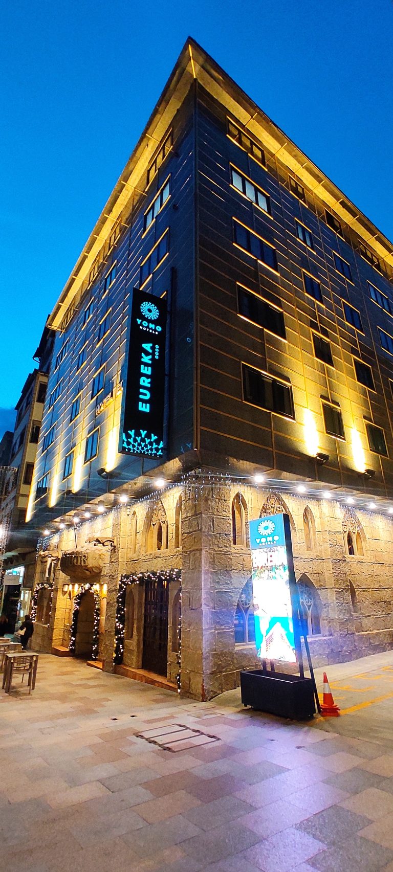 Hotel Yomo Eureka noche