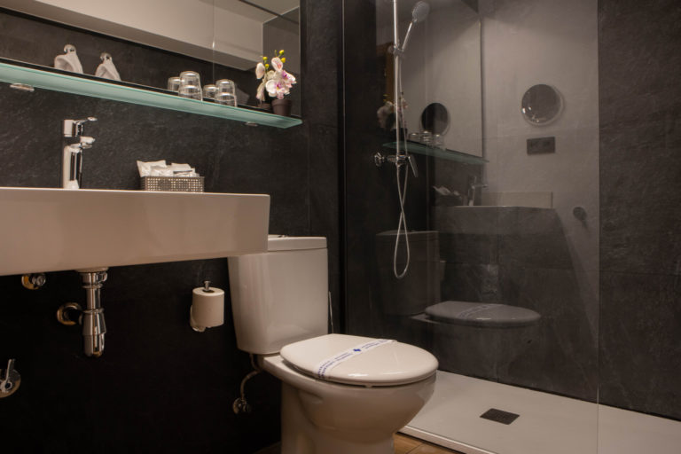 Baño Habitaciones Hotel Yomo Eureka TWIN Y SINGLE