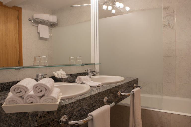 Baño Deluxe Matrimonial Hotel Yomo Eureka