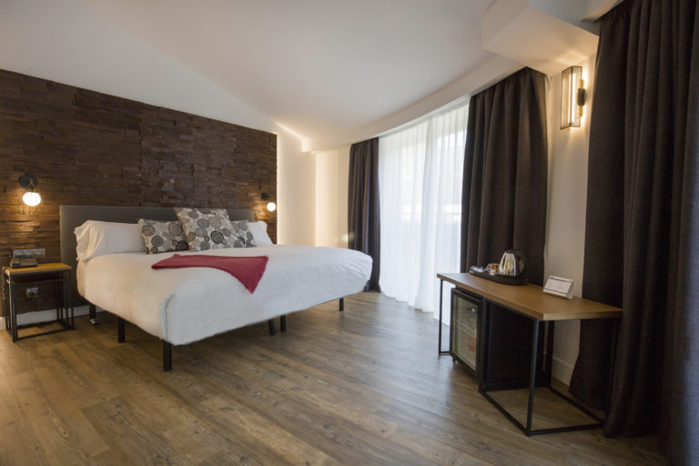 Habitación Junior Suite matrimonial Hotel Yomo Cèntric