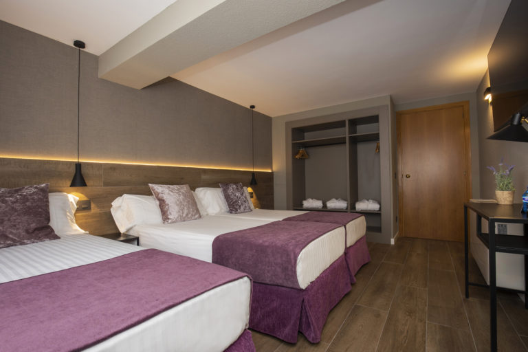 Habitación triple Hotel Eureka Yomo Andorra