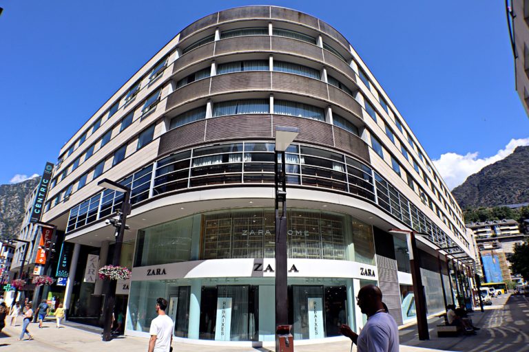 Yomo Cèntric en Avinguda Meritxell ( Andorra la Vella)