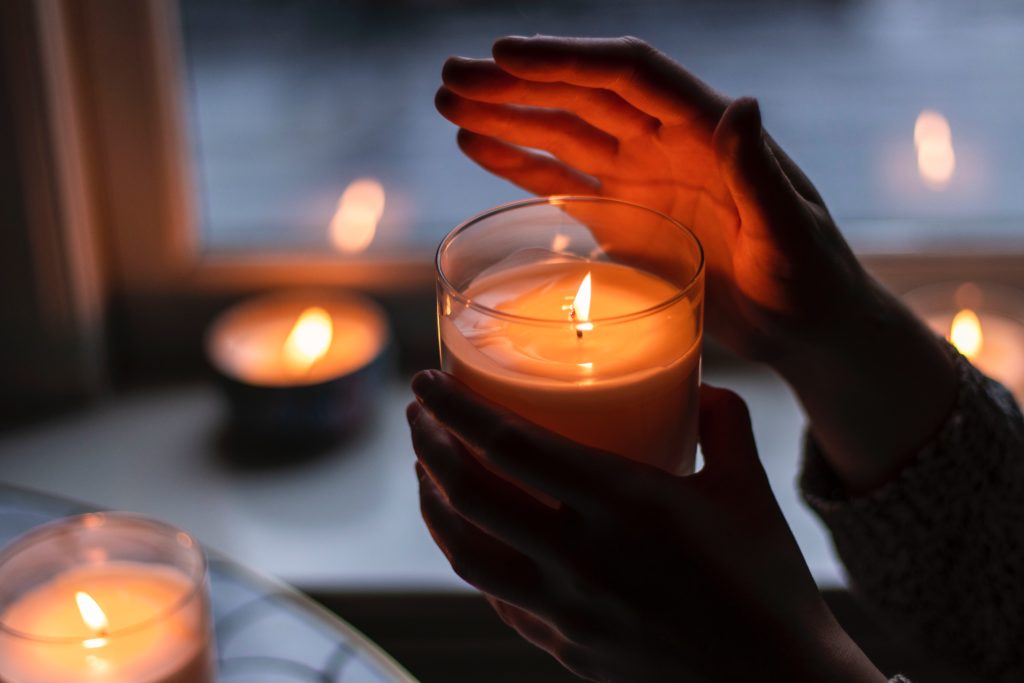 Masaje relajante con velas calientes 2x1