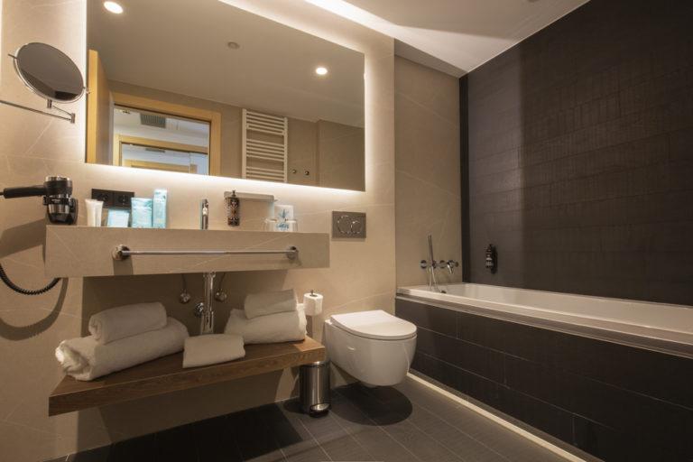 Nuevos Baños del Hotel Yomo Cèntric 2023