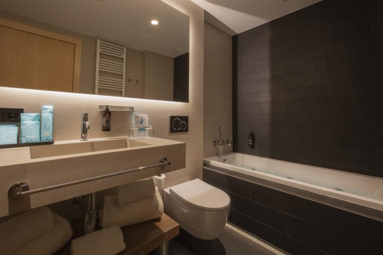 Nuevos Baños del Hotel Yomo Cèntric 2023